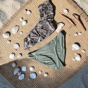 Unsubscribed Green Ruched Back Bikini Bottom, women’s size Medium